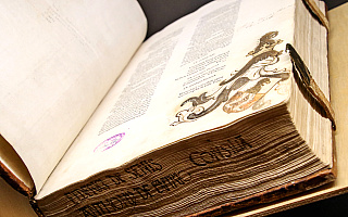 Przepisano i na nowo przetłumaczono pisma Kopernika